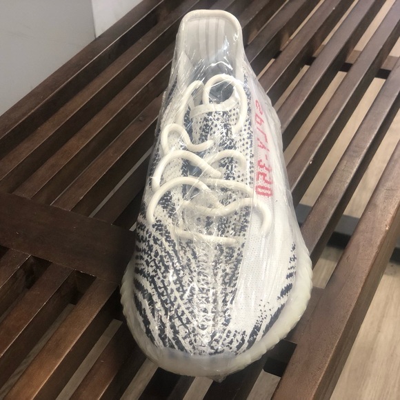 Yeezy 350 zebra - Picture 2 of 5